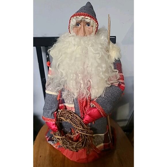 Vintage Santa Decoration Tree Topper Free Standing Gray/Red Cloak w/Wreath - Picture 9 of 9